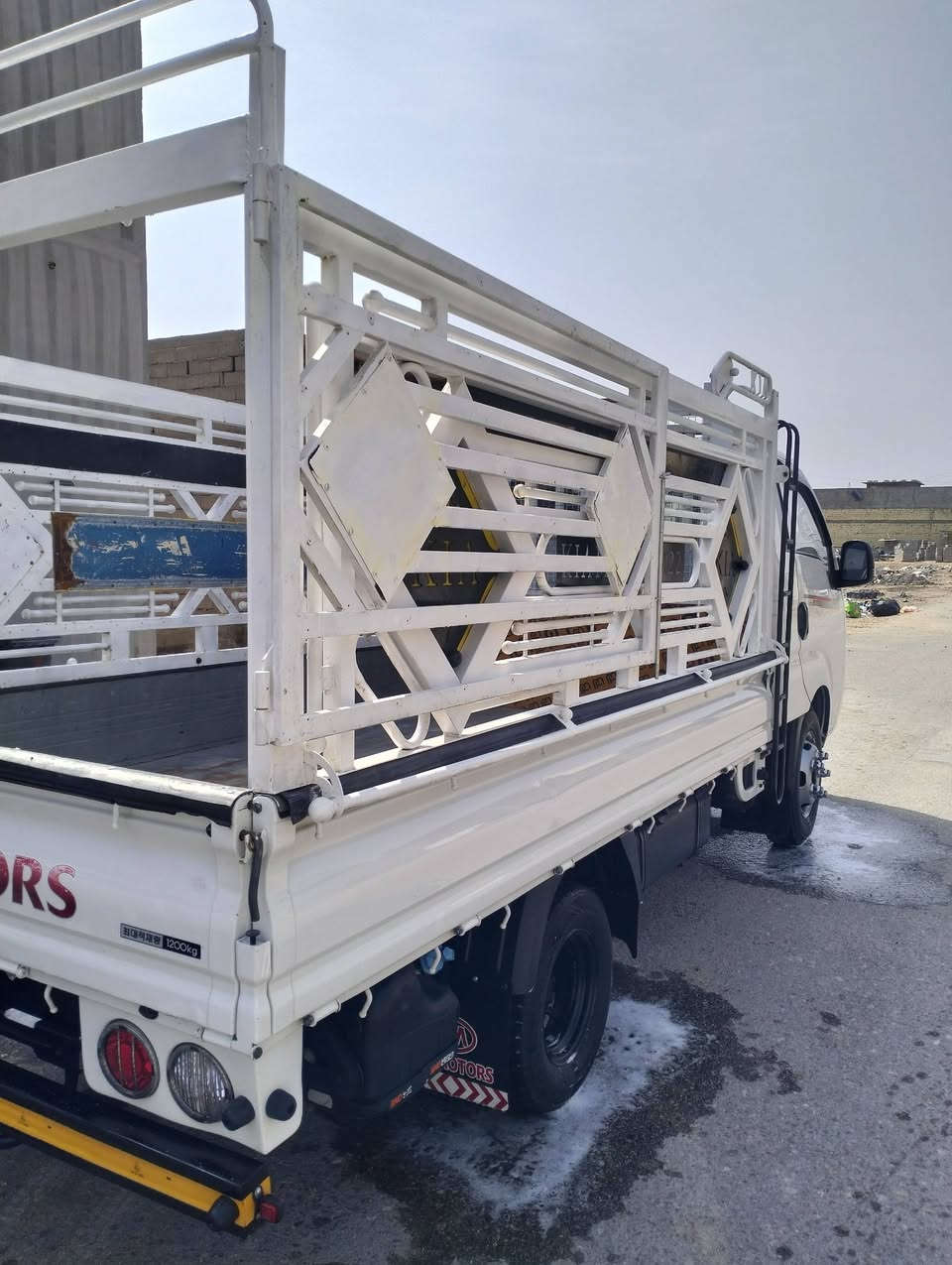 سلام عليكم فحل مديل 2020 مسكر دبلو ماي مفطومه  فول مواصفات6دكم تحكم جهتين  رقم بصرة السيارة مكفوله كفاله عامه ميكانيك وبدي سيارة جاهزة من كلشي ما عايزهة شي مكينه جديدة توة مبدلينهة سيارة مال جناي وكامله ماشيه 140حقيقي تدفئه تبريد كله شغال مكان السيارة البصرة القبله  (ملاحضه السيارة تنباع بدون محجر ودروجه)  السعر 165 وبيهة مجال للشراي ان شاء الله للاستفسار ***********
