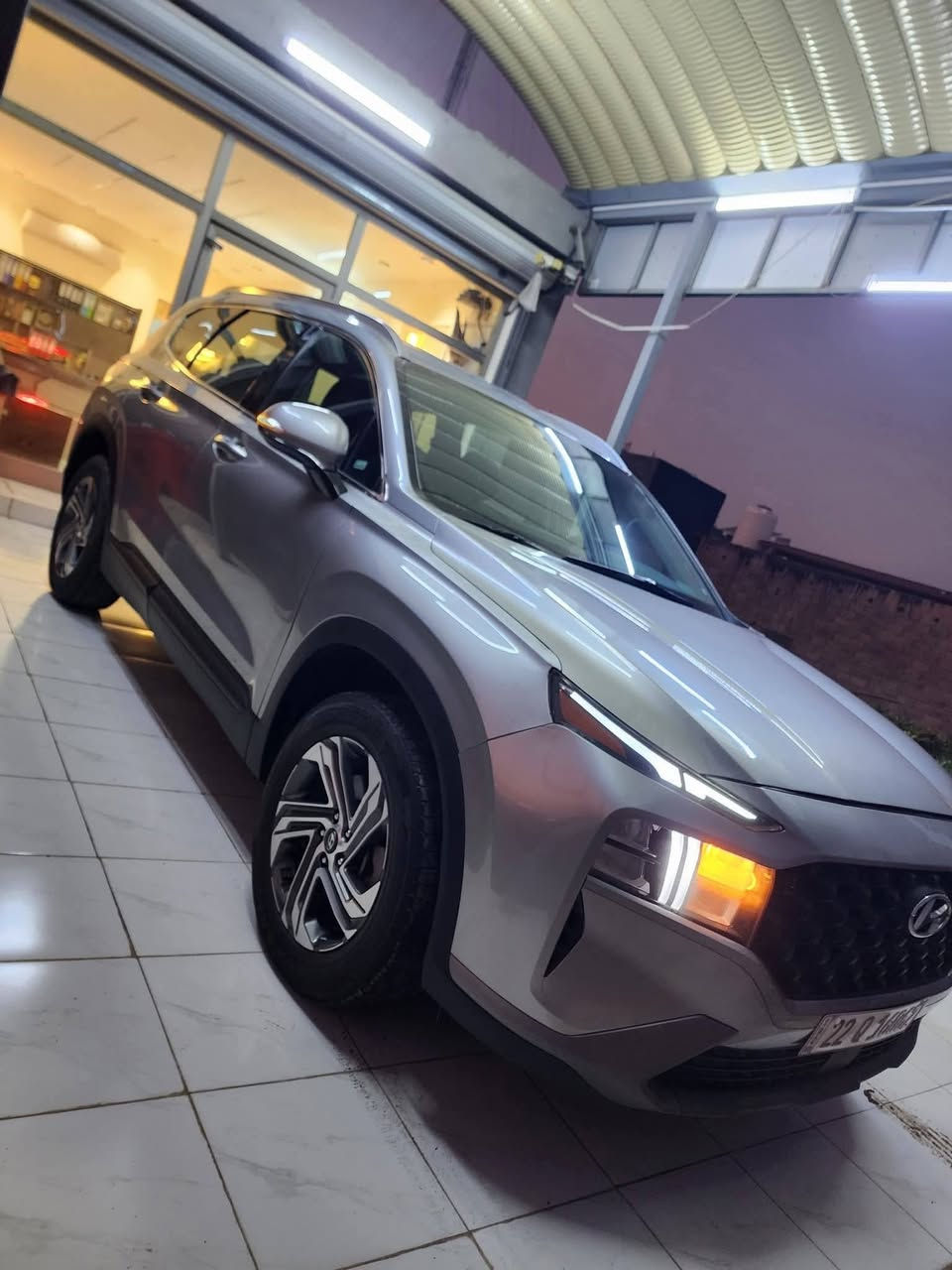 سلام عليكم للبيع فقط 
سنتافي موديل 2023 وارد امريكي 
فول مواصفات عدا الفتحه والفور ويل
حادثه صوره رقم شاصي مرفق فقط بنيد مصبوغ وبارد بحافه جاملغ بدون دواخل ولا ايرباك ولاتبديل مواصفاته 
بصمه تشغيل وابواب وتشغيل عن بعد 
5 راكب 
محرك ٢٥٠٠ تنفس طبيعي 
شاشه كبيره كامره دواره 
تحكم استيرن جهتين 
تبريد قطعتين كشن كهربائي سايق تدفئه بلكشن شاحن وايرلس وظعيات قياده اطفاء ذاتي اريل نفكيشن جنطه كهرباء وباقي مواصفات معروفه ماشيه ٦٠ مايل
رقم اربيل الدولي تحول مباشر وسياره جديده وجاهزه مابيه اي نقص
سعره 195 ورقه 
مكاني بغداد جكوك 
اي استفسار/ ***********
                  /***********
