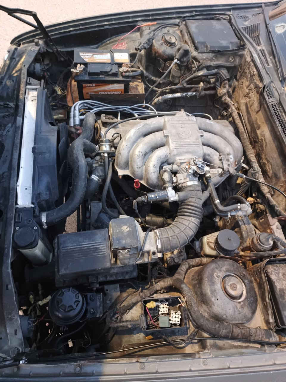 السلام عليكم بي ام 525 موديل 90 السياره جاهزه من كلشي محرك كير تخم تاير داخل نضيف فقط الكشر بي جراد السياره كلها بلاد كهرابائيات كلها شغاله اي جطل مابيها محرك مفتوح محرك لا تنقيص ولا تبخير جديد كير جديد الساره جاهزه تحويل مباشر العنوان الرمادي السعر 38 وبيها مجال ***********تفاصيلها كلها حجيتها راجئا الي مو شراي ليتصل ويرهم مراوس )
