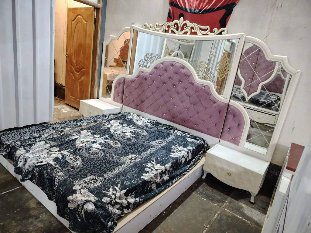 غرفه تركي ضخمه اخت. الجديد كامله تركي اصلي ثقيل المكان ديوانيه *********** بي وتساب ديوانية, القادسية
