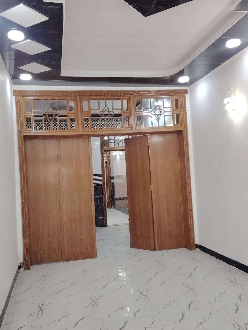 دار للبيع 🏡
 شغل نضام تركي كلش مرتب👌🏻
100 متر  #سند_25
بسعر 44 مليون #قابل_للتفاوض

غرفه/صاله/مطبخ/صحيات 2/استقبال
كراج كبير/مكشوفه 
ماء/كهرباء/سوق/مدارس/تبليط #عرض_15

#ملاحضه_قرب_100م_للشارع_في_الخط_ألاول

الموقع 🏡 نجف/شارع الصب عمود 327
للتواصل
***********
