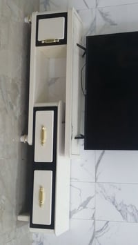 ميز بلازما • طاولة تلفزيون • ما بي اي ضرر