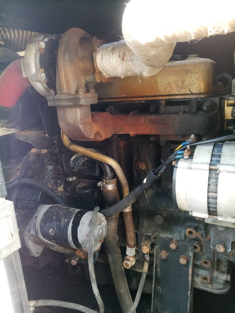 للبيع مولد بيركز كاتم 4بستم توليد 30كيفي شرط برغي مامفتوح بي تشغيل أوتو المكان ديالى  الاتصال***********
