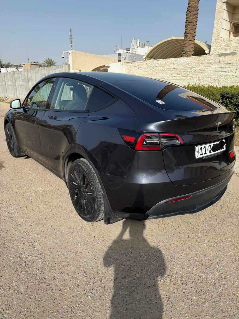 السلام عليكم Tesla model y 2024
Duel motor long range 
دبل ماطور لونك رينج 
مواصفات فول معروفة 
السيارة اون لاين اخر تحديث 
ماشية ١٤ الف 
الضرر امامي فقط البنيد وجزء من الجاملغ الامامي من بدايتة 
الرقم بغداد المكان بغداد رقم الهاتف ***********
