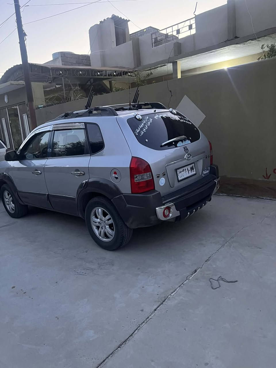 توكسن 2008 
مكينة رخاوه انطيها فحم وهاي صارلها اكثر من سنة بيها رخاوه والله هسه شغاله مابيها شي وتراي وين ما يعجبك 
كير طخم شرط تبريد شرط 
ضرر قبغ صندوق 
وصفحة نفر فقط بخ بدون معجون 
رقم تأخذ اجنبي بسمي 
شرط الوكالة وتحويل 
سعرها 102 وبيها مجال بسيط 
مكان سيارة موصل


**إذا كنت صاحب هذا الإعلان وتريد حذفه لأي سبب، رجاءا أرسل رسالة إلى الدعم الفني**