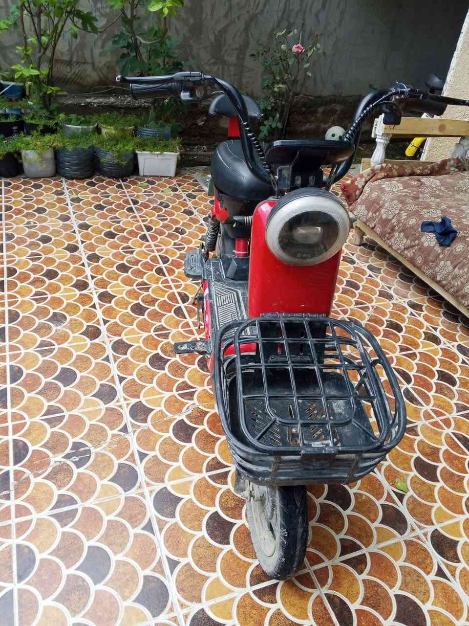 سلام عليكم دراجة  شحن حجم 14
دراجة نضيفة 
بطاريات جديدة شديتهن 
نقصها بس الاشارة واكفة 
السعر 200وبيها مجال 
اي استفسار راسلني خاص. 
الرقم ***********
كلش مناسبة والله الجديد مالهب ب500صار
