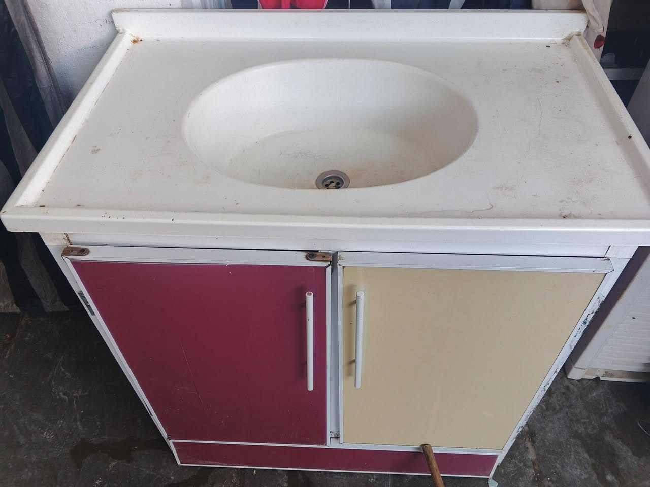 السلام عليكم غراض للبيع الشراي يتفضل خاص او يتصل *********** المجمدات عل فحص شغلات الوحدة ب150وبيه مجال والسنكي ب100
