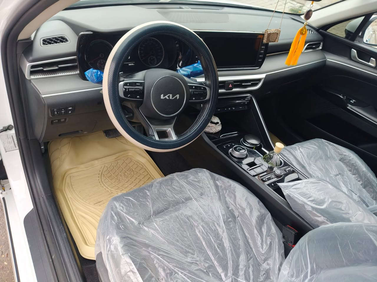 KIA K5 GT LINE 2023
السلام عليكم 

كيا K5 جي تي لاين موديل 2023

فول مواصفات 1/1

لون ابيض  

ماشية 35 الف 

وارد خليجي محرك 1600 دبل تيربو

السعر 215$ ورقة 🔒 

للتواصل الاتصال عالرقم ***********
