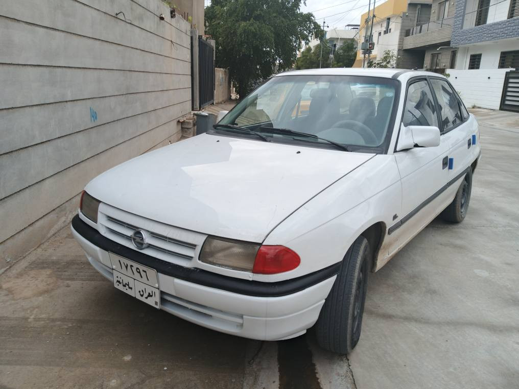 سلام عليكم للبيع استره موديل 1993 
دفتر بانزين موجود كير محرك شرط كير عادي 
محرك حجم 18 مرغوب بس هلال صبغ شرط 
السعر 52 بي مجال للطيبين شراي يخابر رقم الهاتف *********** كركوك, العراق
