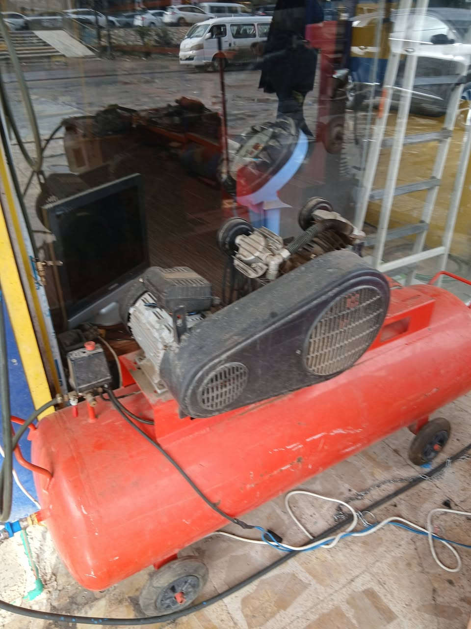 سلام عليكم عندي غراض بنجر كاملة للبيع مكانهن الدوره أمانة الله انضاف ***********
