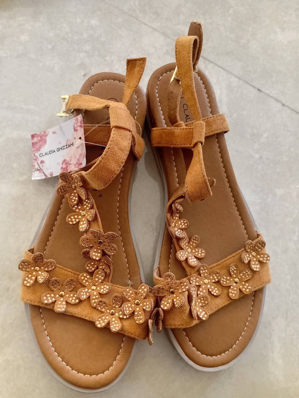 السلام عليكم 
احذيه مستورد اوربي جديد 
كل قطعه الها سعر واسعار مناسبه 
يوجد توصيل لكل المحافظات


**إذا كنت صاحب هذا الإعلان وتريد حذفه لأي سبب، رجاءا أرسل رسالة إلى الدعم الفني**