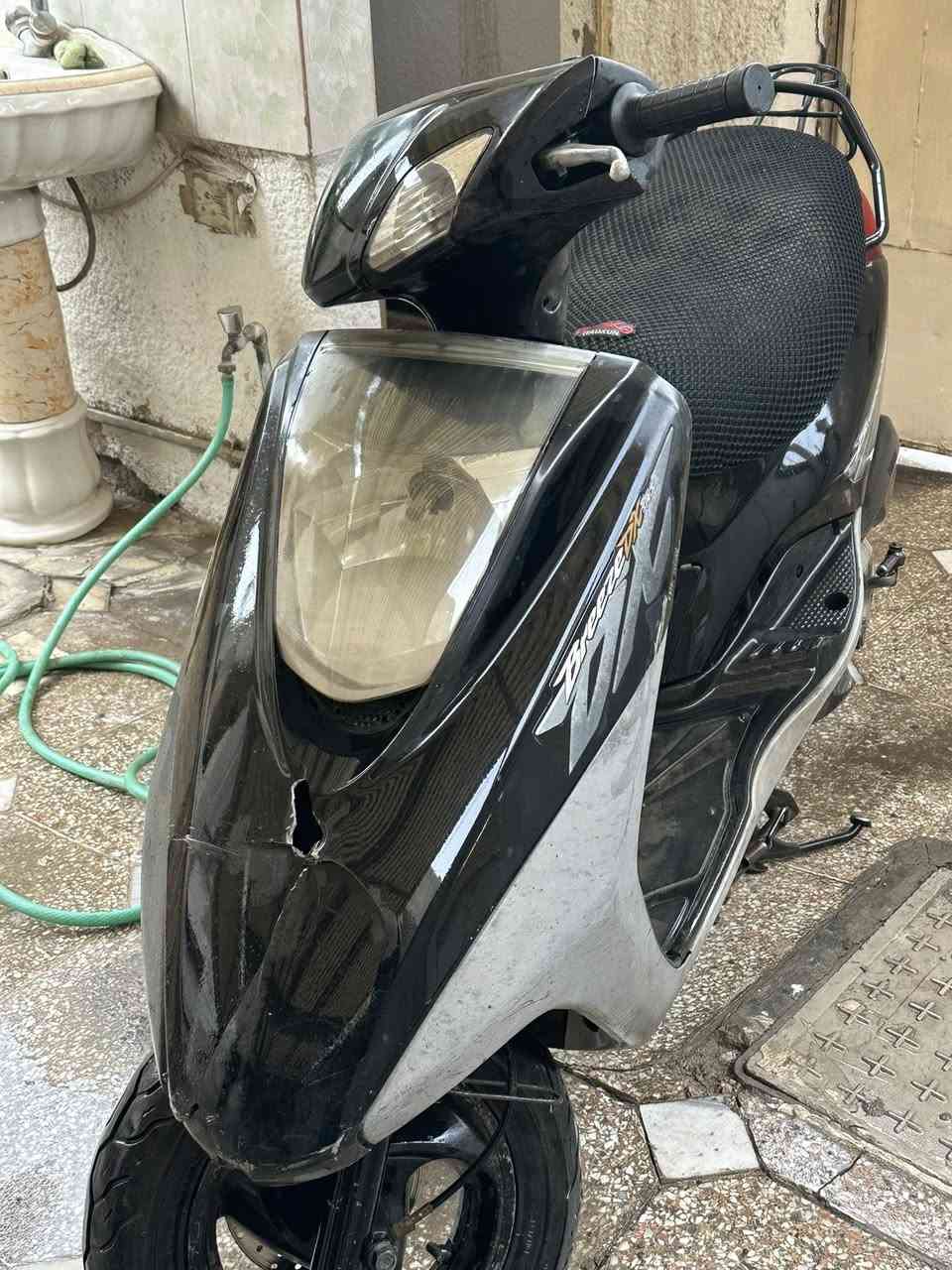 دراجه نضيفه وحلوه مكينه برغي ما مفتوح بيه كلشي شغال بيه دراجه نشطه وقويه وما متعوبه عارضه ب650 رقم تليفون ***********
