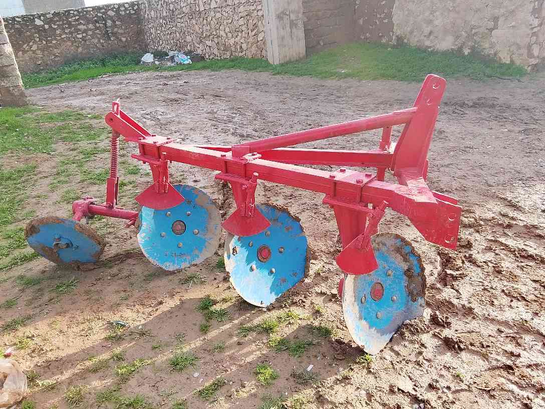 دسك ثلاثي نظيف جدا السعر 500الف تواصل مع صاحبو ***********   مكلف بالنشر موصل, نينوى
