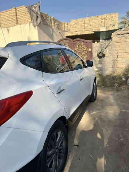 السلام عليكم توسان لل بيع موديل ٢٠١٥ سياره خير من الله مكفوله كفاله عامه السياره بسمي 
السياره بيها كم شخط موجود وياها سونارها تفحص تقتنع 
االشراي فقط يتصل البياع شره امشي عليك الله لا تكسر بحلال العالم تصل ***********
