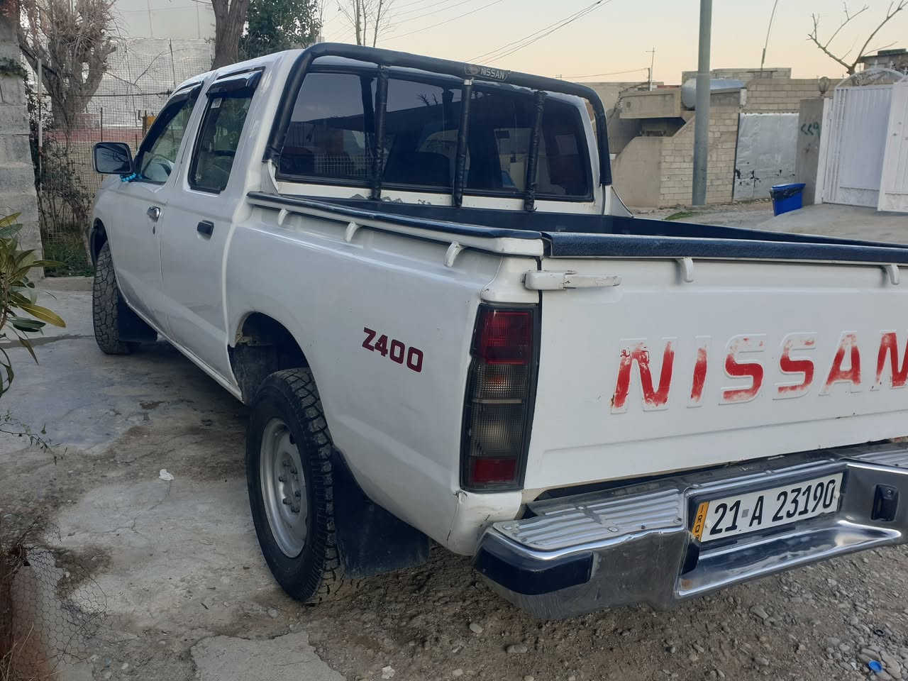 نیسان 2001 تەبریدو پاوەر
سەنەوی تا2028 بەناو خۆمەوەیە 
سەقفو شانی بۆیاخی نیە ماباقی بە بۆیاخ ئەیفرۆشم پێشی لای سایەق دەعمی هەیە شانسی نەگرتوە 
چوار تایەی تازەیە 
تەقەو ڕەقەی بەشەرت 
گێڕو مەکینەو ئەکسل بەشەرت 
سیعری 82 معامەلە
 ***********
