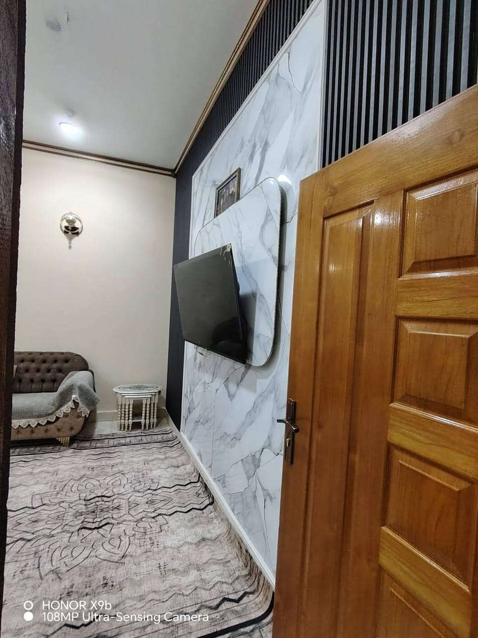 يالله 
يعلن مكتب عقارات أنوار الثقلين
 عن توفر
 بيت للبيع في الجزيرة شط العرب
 الفيروزية قرب شارع 15
بناء2024  فول مواصفات بناء بلوك درجة اولى
 مساحة 200متر
يحتوي على غرف عدد 2 
صالة
استقبال
كراج
مطبخ
مناور عدد2
الطابق العلوي يحتوي على غرف عدد 2 
صالة 
بناء درجه اولى
 بيبان تفصال ارضية مرمر
معجون 
سيراميك جداري هندي
السعر 130 مليون قابل للتفاوض
للاستفسار ***********
*********** ابو شمس
عنوان المكتب الجزيرة شط العرب الفيروزية قبل لا تعبر الجسر الاول على اليمين ركن شارع 7
مكتب عقارات انوار الثقلين البصرة, العراق
