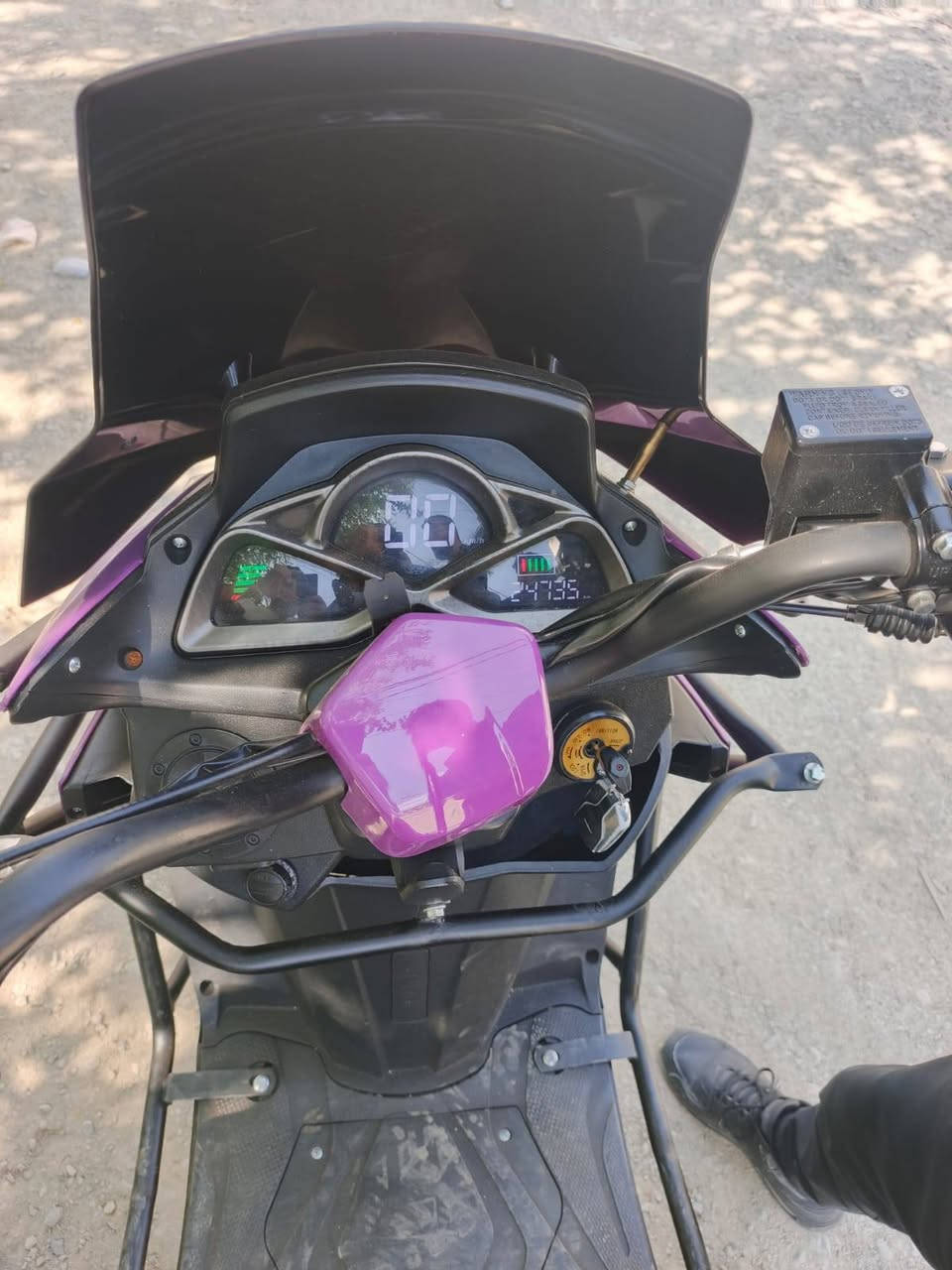 ​🏍️ ماتۆڕی ماکس (Max) بۆ فرۆشتن – مۆدێلی 2024
ماتۆڕێکی ناوازە و بێخەوش، دەتوانیت بڵێیت هێشتا سفرە!
​📌 تایبەتمەندییەکان:
​مۆدێل: 2024
​باری ماتۆڕەکە: زۆر پاک و بێ عەیبە، حسابکە سفرە.
​مەسرەف: دینارێکی تێچووی نییە و ئامادەیە بۆ لێخوڕین.
​گۆڕینەوە (موعامەلە): گۆڕینەوەش دەکەین، تەنها لەگەڵ ئایفۆنی مۆدێل 13 بە سەرەوە (بە مەرجێک زۆر پاک و بێ عەیب بێت).
​💰 نرخ و شوێن:
​شوێن: سلێمانی
​نرخ: 950 هەزار دینار (مەجالێکی کەمی تێدایە بۆ کڕیاری ڕاستەقینە)
​📞 بۆ پەیوەندی و کڕین:
​بۆ داواکردن یان زانیاری زیاتر، پەیوەندی بکەن بەم ژمارەیەوە:
👉 ***********
