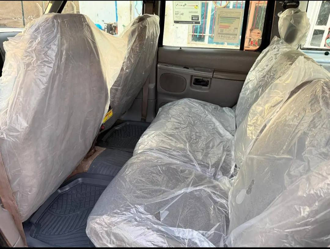 السلام عليكم للبيع فورد اكسبلور 1998 لون نيلي مكينه VVT-l فيشه وبطل مكينه وكير وحداديه بالكارتون تخم تاير جديد كهربائيات كلها شغاله غرفتها جديده منضومه زنون جديده رقم بغداد مشروع وطني  السياره مكفوله من الضربه بيها صبغ عام للجماليه اثر جراد فقط السياره جاهزه ما بيها أي نقص السعر 53 بيها مجال عنوان بابل الحله *********** اثير***********
