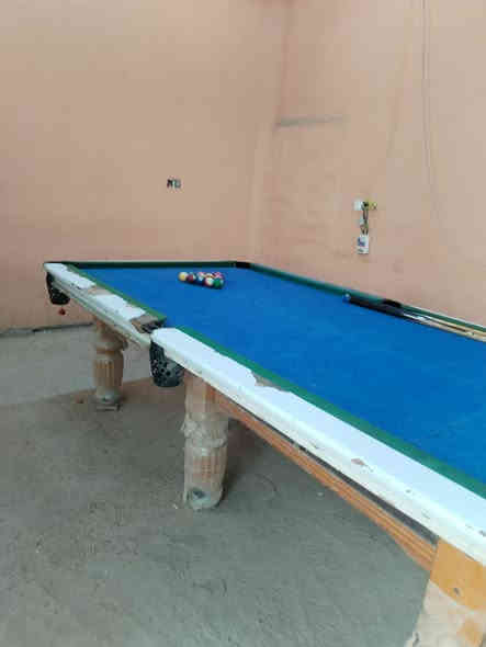 ميز لبيع شراي يتصل سعره 350 وبي مجال قليل ***********
