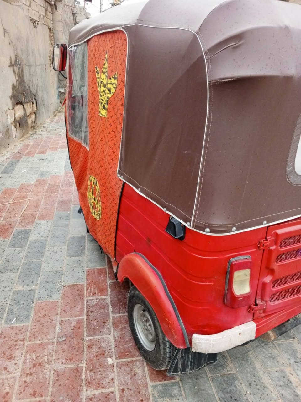 تكتك موديل 2018 كير ومحرك خير من الله لاتبخير ولاتنقيص مسحوب بيها قرص. السعر 3500  وبيها مجال حك الجيه
  ***********
