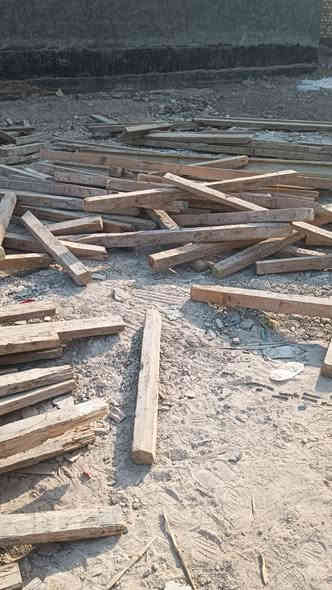 السلام عليكم خشب للبيع كميه كبيره شكد متريد موجود دوكه سير درابي ***********
