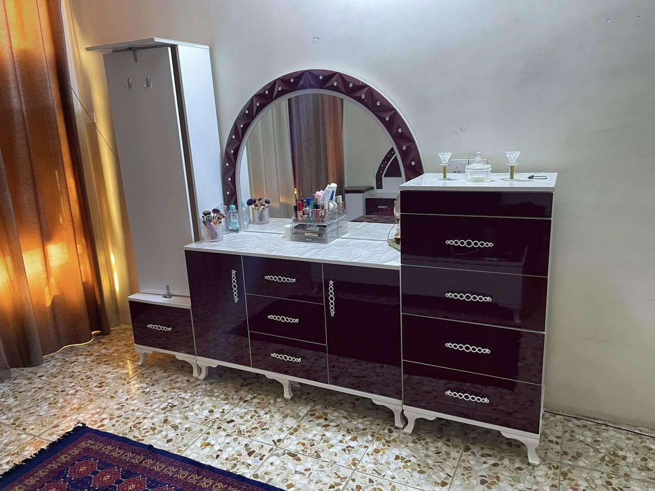 ا
لسلام عليكم 
غرفه نوم  تركيا مستعمله 
غرفه نضيفه نضافتها 80 بلميه 
9 قطعه لونها ماروني 
موقعها بغداد الشعب 
 سعرها 600 وبيها مجال 
الرقم ***********
