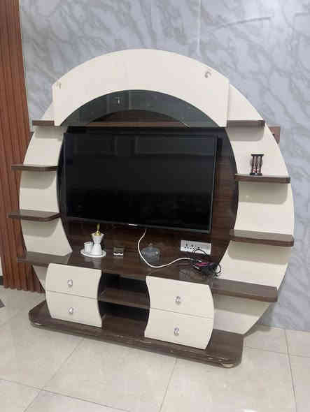 سلام وعليكم متوفر معرض البيع سعر ١٧٥ للمكان بل رواد قريب عل شعله***********
