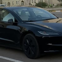 تسلا مودل 3 موديل 2025 فول للأخير مختنگة السياره من المواصفات زيرو ماش...