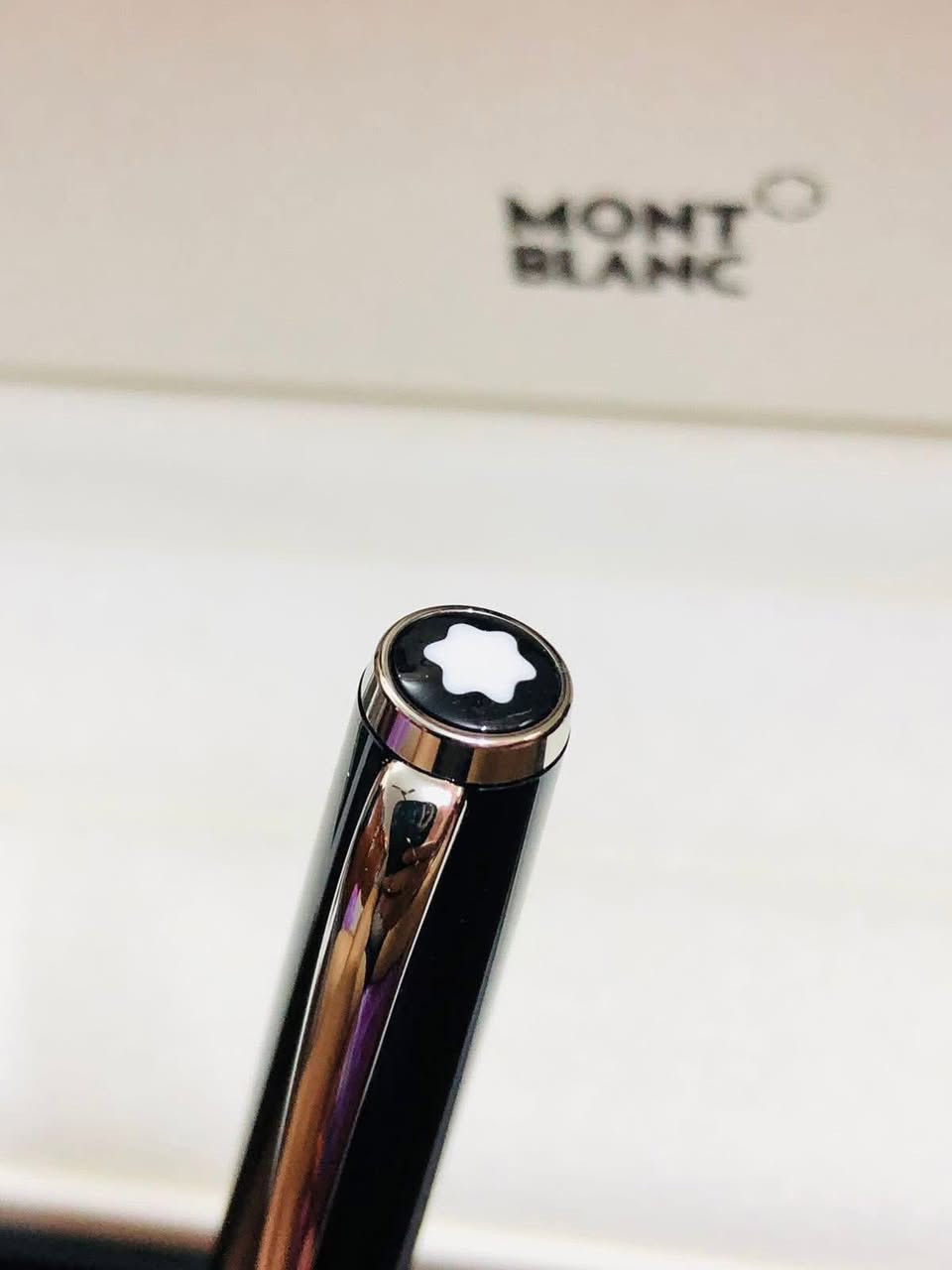 قلم مونت بلان   (Montblanc) جاف 
مستر ستوك - 144- بلاتينيوم       
الماني اصلي الحجم M 
لوك غير مستعمل 
مع العلبه الاصلية
والكرنتي والمرفقات  
للاتصال ***********
