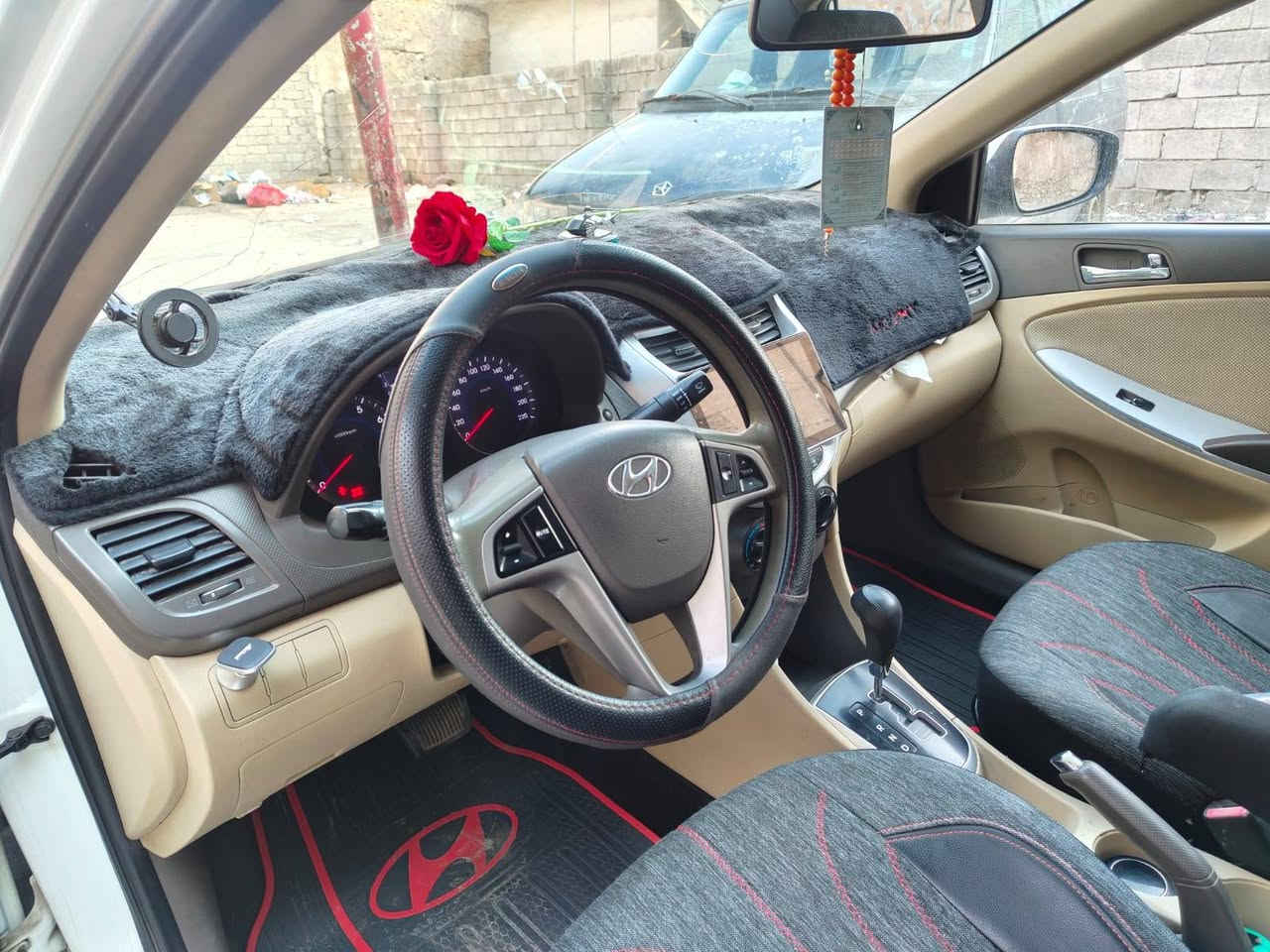 اكسنت 2012 خليجي السعر 96 ورقة
رقم نينوى 
سلايت 
5 تكوات
5 ويل كب 
محرك 16 دوش المرغوب
كير توماتيك 
 كير ومحرك شرط 
كوبون بنزين 
تبريد ثلج
 طخم تايرات جديد 
باتري جديد 
دوشمة جديدة
جلد ارضية جديد
 ماشية 156 
 السنوية تنتهي 2028
 ضرر جاملغ اليمين الخلفي وتقليم جاملغ اليسار
للاستفسار ***********
