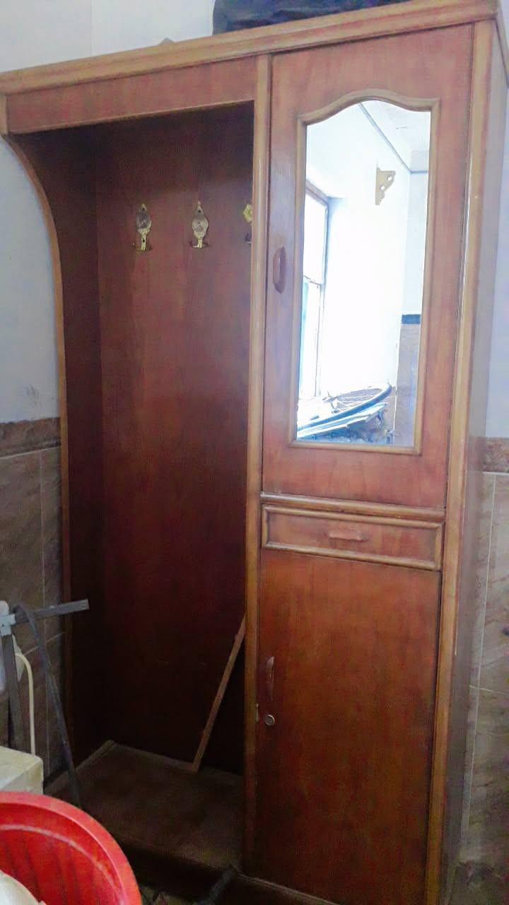 غرفه كامله خشاب تزكام
سعره ب٦٠٠ وبيهه مجال 
عنون عفج 
***********
