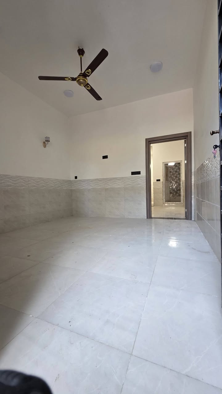 دار مساحه 50متر للبيع البنا طابوك جمهوري سعر جدا مناسب وبالعافيه ع اليشتري شوارع 10متر كافه الخدمات  يصلح دار سكن او حسينيه لزوار الموقع مالته خلف جامعه كربلاء مقابيل مدينه الزائرين طريق حله كربلاء يبعد عن الامام 4 كيلو 10 دقايق بسياره  الاستفسار اكثر ***********
***********
