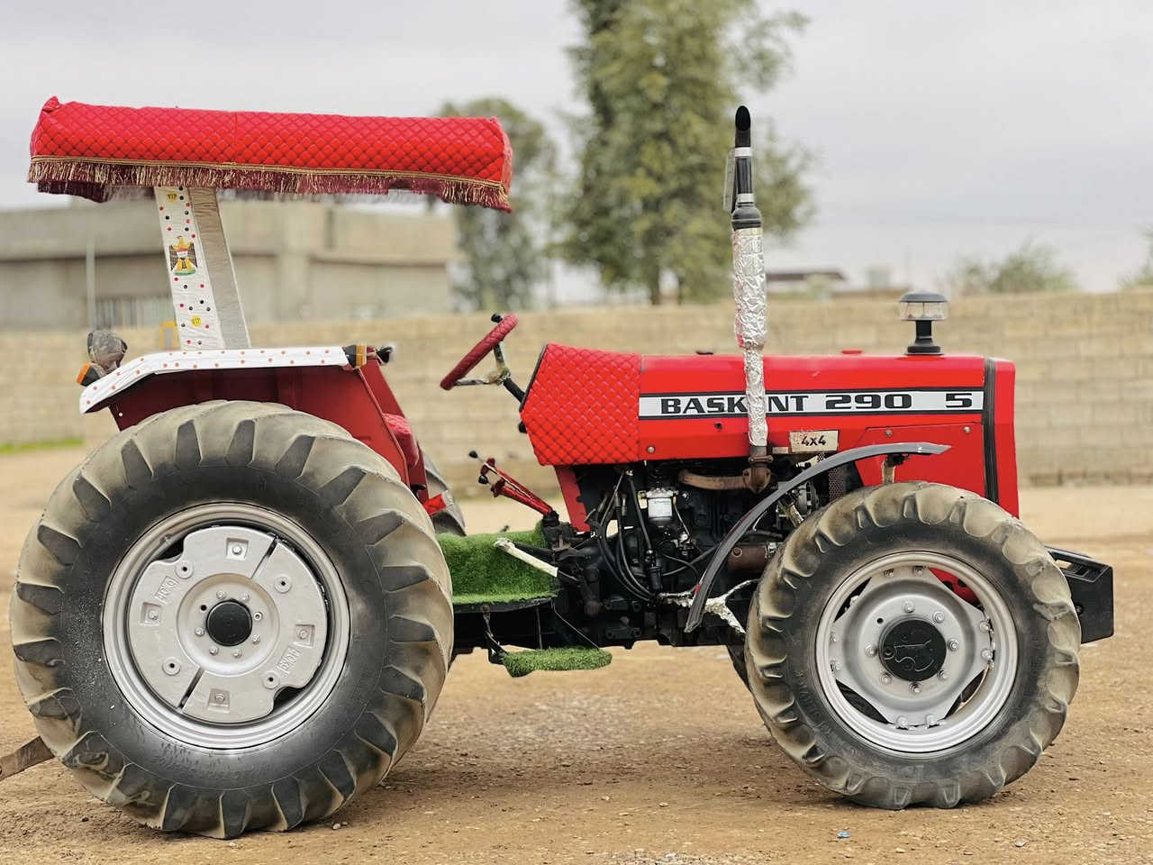 السلام عليكم مكلف بالنشر تركتر تركي دبل بلادي للبيع موديل 2010 كله عل وضع الشركه فقط المحرك نازلو رنگات رقم وسنويه تريد تحويل تريد وكاله السعر 105 أوراق وبيه مجال الاستفسار عل الرقم***********
