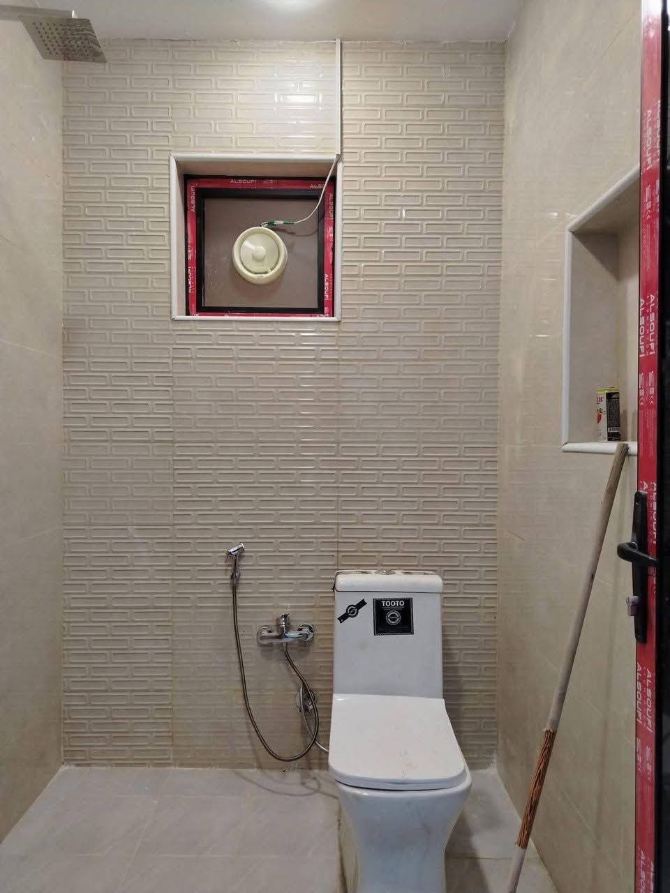 #_حي_الجهاد

للبيع🏠للبيع🏠زيرو
 100متر  زيرو 2026
واجه 5متر نزال 20متر
عرض شارع 10متر عرض رصيف مترين
طابقين مدخلين شغل فول مودرن فندقي
طابق الأرضي 👌
 غرفه نوم وصاله مطبخ خدمات ومنور
طابق ثاني غرفتين وخدمات
طابق ثالث بيوتنه وسطحين

الأبواب قاصه شبابيك ألمنيوم 
عازل صوت واتربه ومانع حشرات🐜

سقوف مغربيه ولدات مخفية 
البيت جاهز من كلشي ما عليك إله تجيب غراضك وتكعد حته مراوح بي
موقع البيت ممتاز جدا حي الجهاد الأمانة شارع معمل السندباد

الاستفسار أكثر 🗣📲📞إتصل *********** 
                                      متواجد واتساب ☎️
