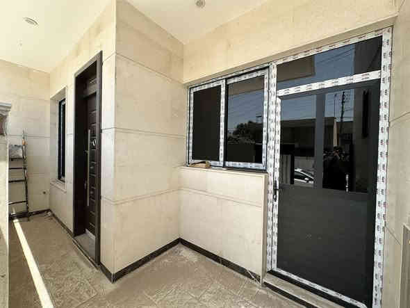 مشتمل للبيع مساحه 90م بناء حديث فول درجه اولى الواجهــة 6.4م النزال 14م يحتوي على 3 غرفه نوم كبيرة مع باقي الخدمات .

📍العنوان: حي البنوك خلف أسواق الميثاق  موقع ممتاز جداً شارع نافذ عرضه 15م.

(بناء سنه 2025 زيرو غير مسكون)

للأستفسار اكثر مراجعة مكتب القمه للوساطة العقارية شارع الكنيسة او الاتصال على الأرقام التاليه:

*********** واتس اب
***********
