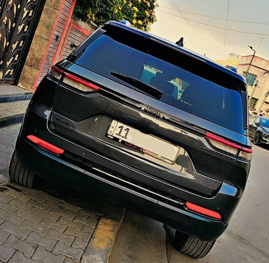 ألسلام عليكم 
جيب كراند شيروكي 2023 بدي قصير 
صور الضرر مرفقة في المنشور/ تبديل ابواب ٢ جهة اليسار نفس اللون مطابق والصبغ الي بيها الجاملغ الخلفي نفس الجهه السيارة حاليا ماشية 13 الف مايل رادار امامي حساس امامي خلفي نظام 4×4 جميع الايرباكات سليمه ماعدا فقط ايرباك البردة جهة اليسار والسيارة مصلحه تصليح ممتاز جدا في بغداد ومرقمة بغداد السعر 30,000 $ للاستفسار ***********
