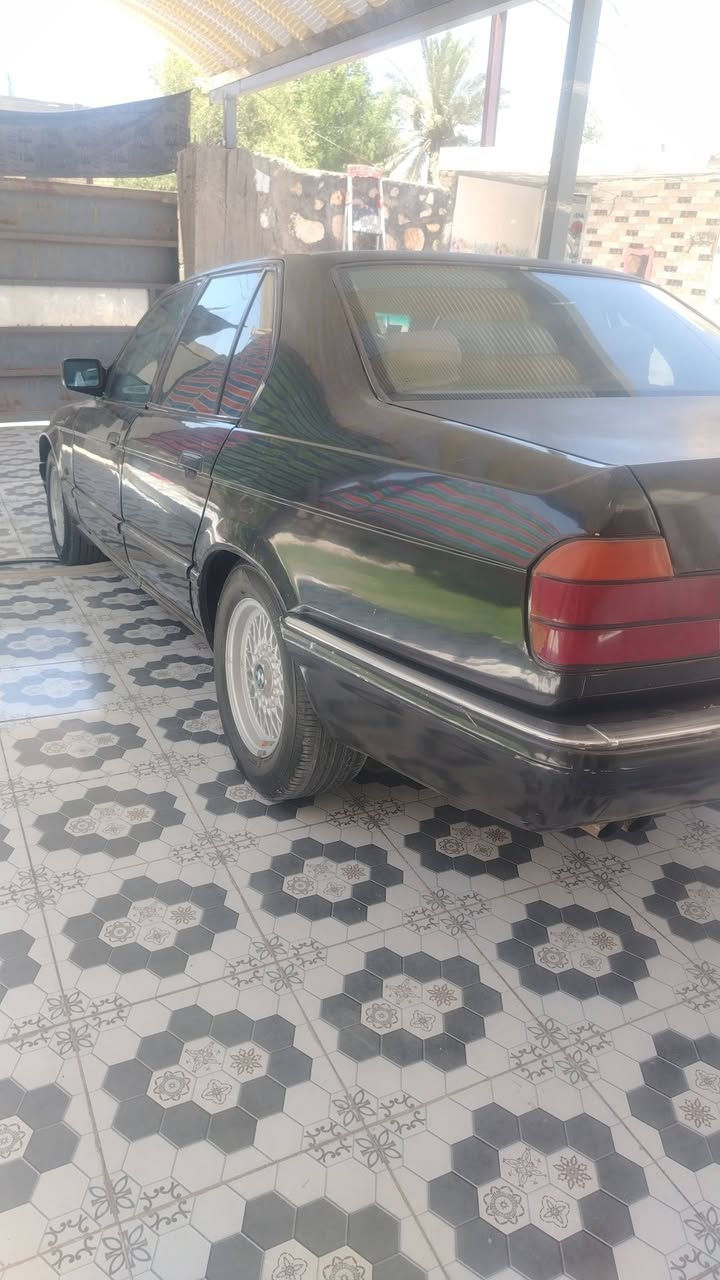 السلام عليكم للبيع بي ام موديل 91 سياره كير محرك تبريد شغال تخم تاير ويل مكان بابل ***********
