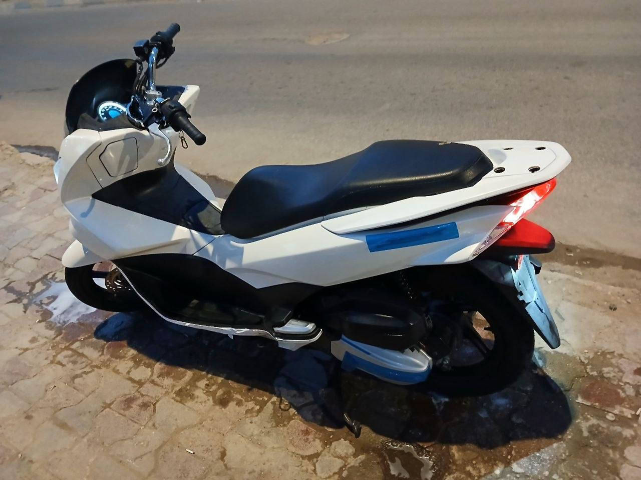 السلام عليكم
PCX

 جيل ثاني ياباني جي اف موديل 2018
ماشيه 23 ألف مكفولة كفاله عامه 
مكاني مسيب سدة الهنديه 
***********
