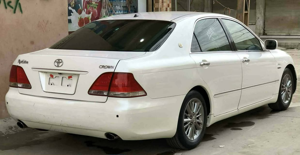 شاهينه
2005
2 دووگمە 
۱٨۲
ناوزه رد
رۆنی گێرو مەکینەی تازەی گۆراوە
٤ تایەو دەبڵی لۆک 
کامل مەسروف کراوە
ته بريد ساردو كه رم به شه رت 
سه قف شوشه
بيش و بشتي به شه رت
٤٨ توزي معامه له 
شوين كفري 
0772 854 75 10
