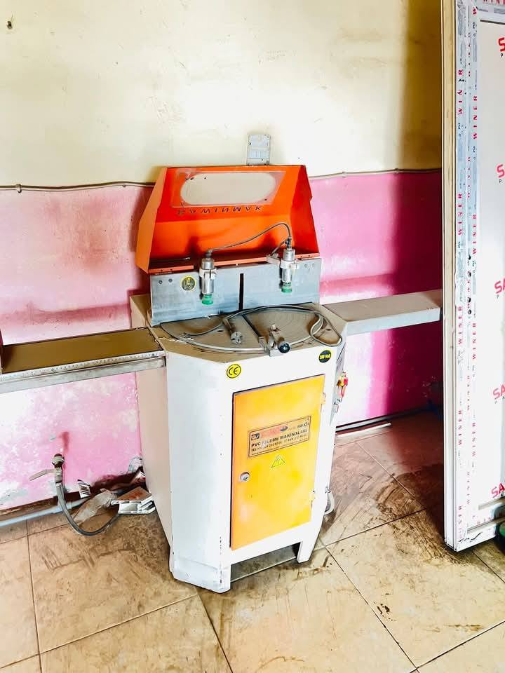 سلام عليكم 
معمل pvc نظيف استعمال قليل لبيع بسبب عدم الحاجه له
السعر ٣٠ ورقه معمل كامل وكله شغال ونظيف جدا 
مكان صلاح الدين تكريت 
الرقم ***********
