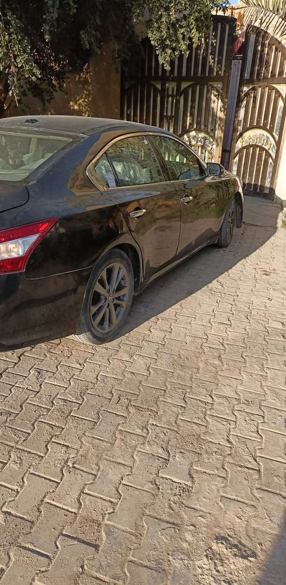 السلام عليكم
سيارة نيسان موديل 2013 فول موصفات مع كفاله عامه 

***********
