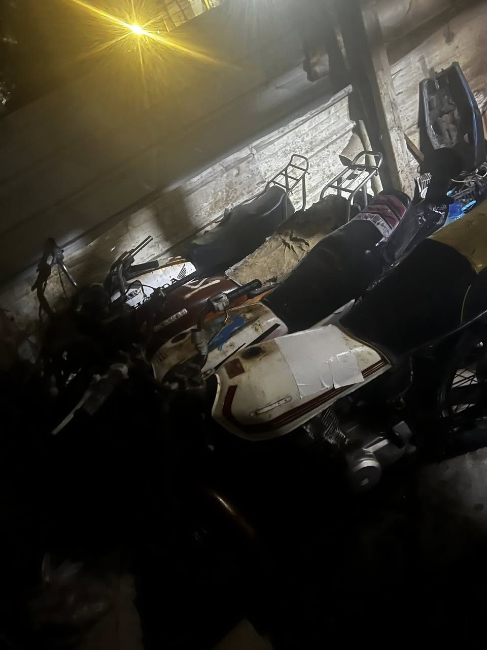 سلام عليكم دراجات  أدوات للبيع ايراني مكاين نضاف سعر الوحده ٢٠٠ وبيها مجال قليل حك جيه مكاني بصره الجزائر رجائا المو شراي لا يراسل لتواصل ***********
