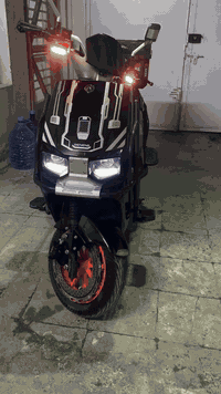 السلام عليكم دراجه شحن للبيع سكنس حديث الدراجه قبل شهرين اشتريتها ع كد شغل بيت ماطلع بيها الدراجه بحاله الوكاله 
سرعتها 90 
4 سرعات
 مثبت سرعه 
الشحنه الوحده تكفيك 75 كيلو 
بطاريات كبار 
لايت عالي ناصي قويات
درع وطلاعات 
جنطه اضافيه 
الدراجه زلغ مابيها جديده بعدها
للاستفسار خاص او رقم *********** بي واتس اب

