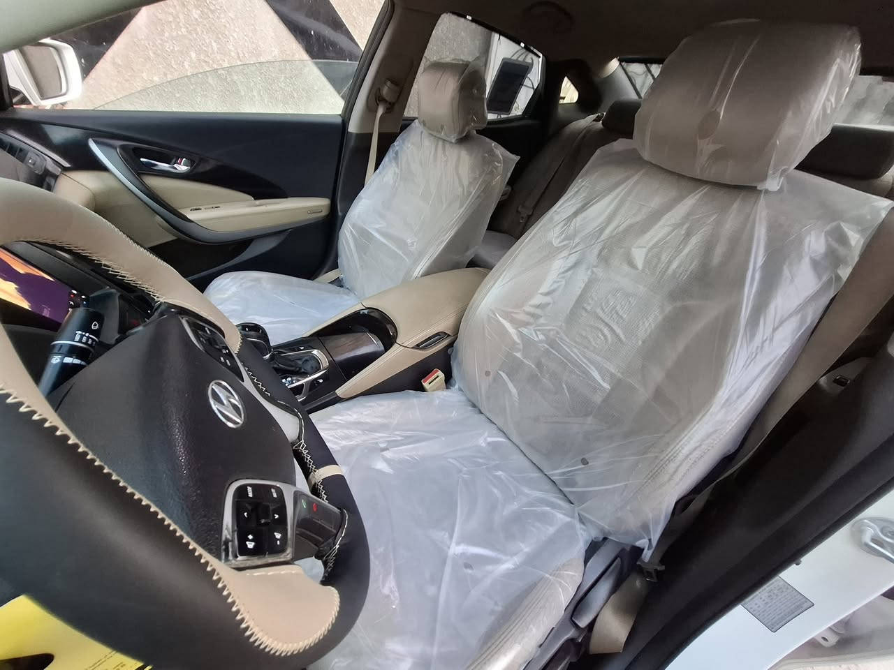 السلام عليكم للبيع او المراوس ازيرا موديل ٢٠١٤ وارد خليجي لون صدفي محرك ٣٠٠٠  مواصفات نص فول داخل لونين تحكم استيرن شاشه تدفئه وتبريد قطعتين برده خلفيه بردات جانبيه مري شفط اشتري ترحيب بلمريً تدفئه كشنات وبيها بعد مواصفات دواخل شركه صدر امامي خلفي جديد تخم تاير جديد سياره جاهزه ان شاء الله صبغ قطعتين السعر١٢٨ او مراوس حسب لقناعه
مالكهاً يريد يحول باجرً تحويلً 
سونارها موجود  سياره حلوه احلى من صور
ماشيه 140وقابلً للزياده 
مكاني بابل 
رقم الهاتف ***********
