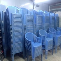 كراسي البيع العدد 100السعر 4000نهايه بغداد الشعب 07713814305