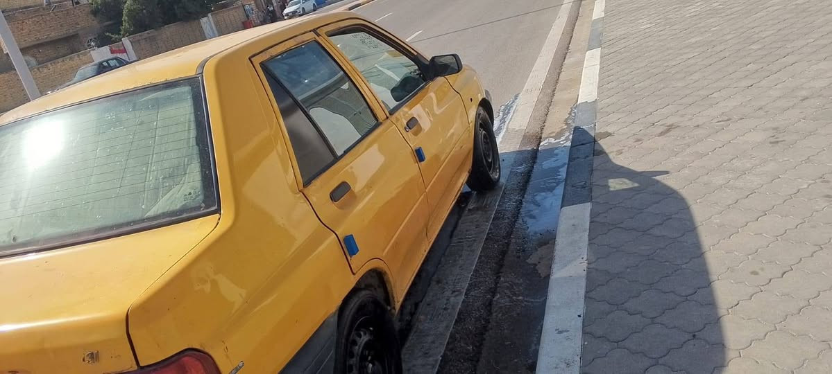 اخوي موديل 2015 نظيفه تبريد يشتغل حداديه جديده تايرات جدد راعيها موجود في السياره عليها هيئه وغرامات 400,000 على اللي يشتري سنوته جديده نهايه 27 سياره جاهزه مناقصه شيءالسعر 23وبيها مجال قليل /***********
