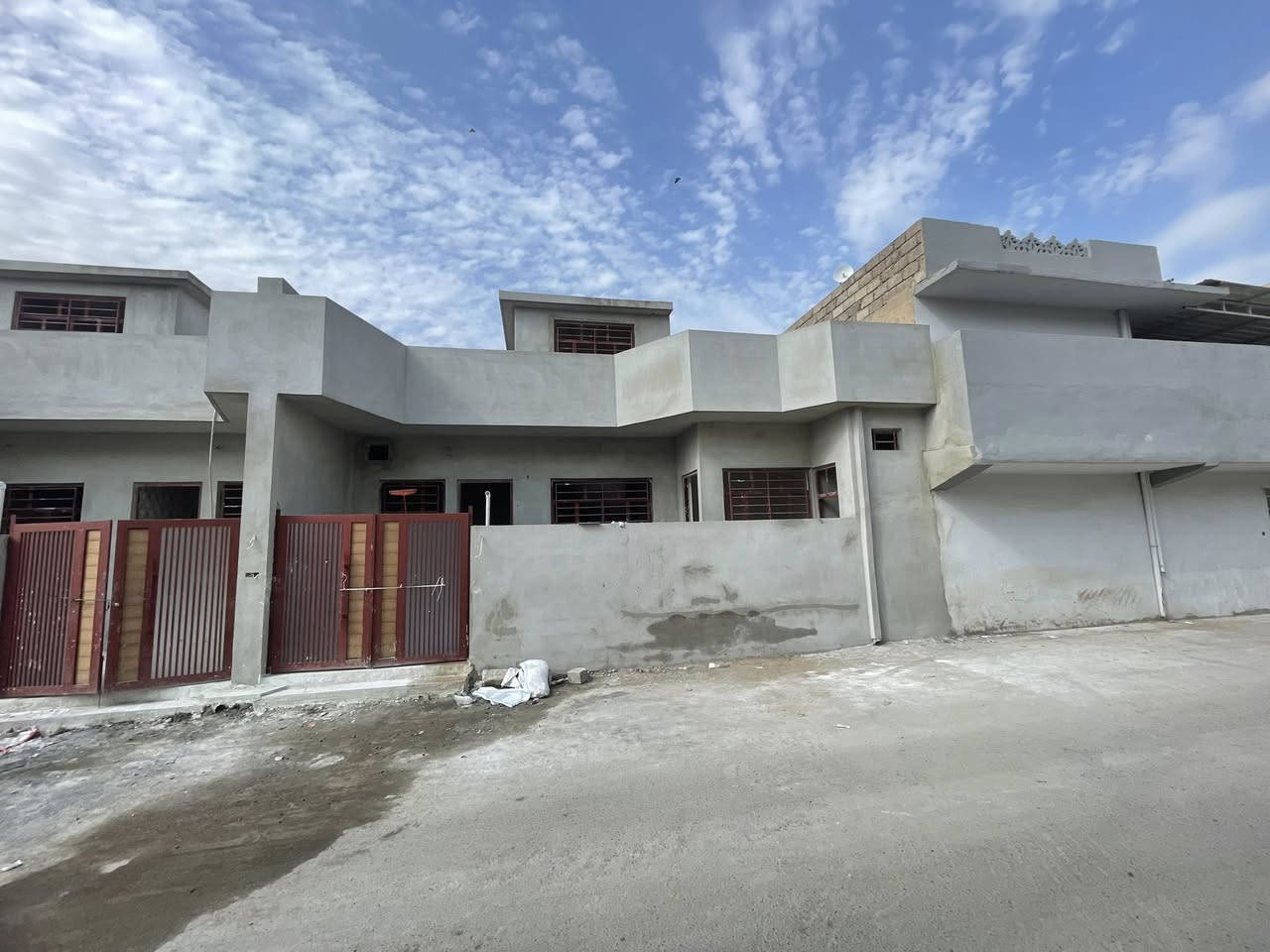 #عروض_مكتب_ارض_التحرير_للعقار 

دار للبيع عدد 2 حي الزهراء المدخل الثاني بعد. إفران الفضل 

مساحه 100 متر مربع ركن واجه 10 

يتكون كل دار من غرفه نوم وهول واستقبال ومطبخ وصحيات داخلي وخارجي 

كامل خدامات ( ماء_كهرباء_تبليط ) 

سند طابو ملك صرف شرط التحويل 

سعر 90 مليون وقابل للتفاوض 

اللاستفسار مراجعه مكتب ارض التحرير للعقار الكائين في حي التحرير الشارع الخدمي مجاور أصباغ الزهراء 

*********** 

***********

***********
