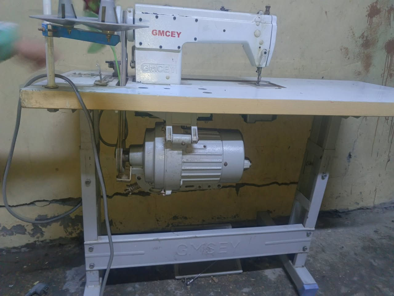 سلام عليكم اخوان مكينه مال خياطه اسمه جمسو ماعرف مو هيج اسمه اخوان لمكينه عوزها جوزه بس كلش حلوه يعني باختصار مرتبه لعنوان بغداد ***********/سعر 100الف
