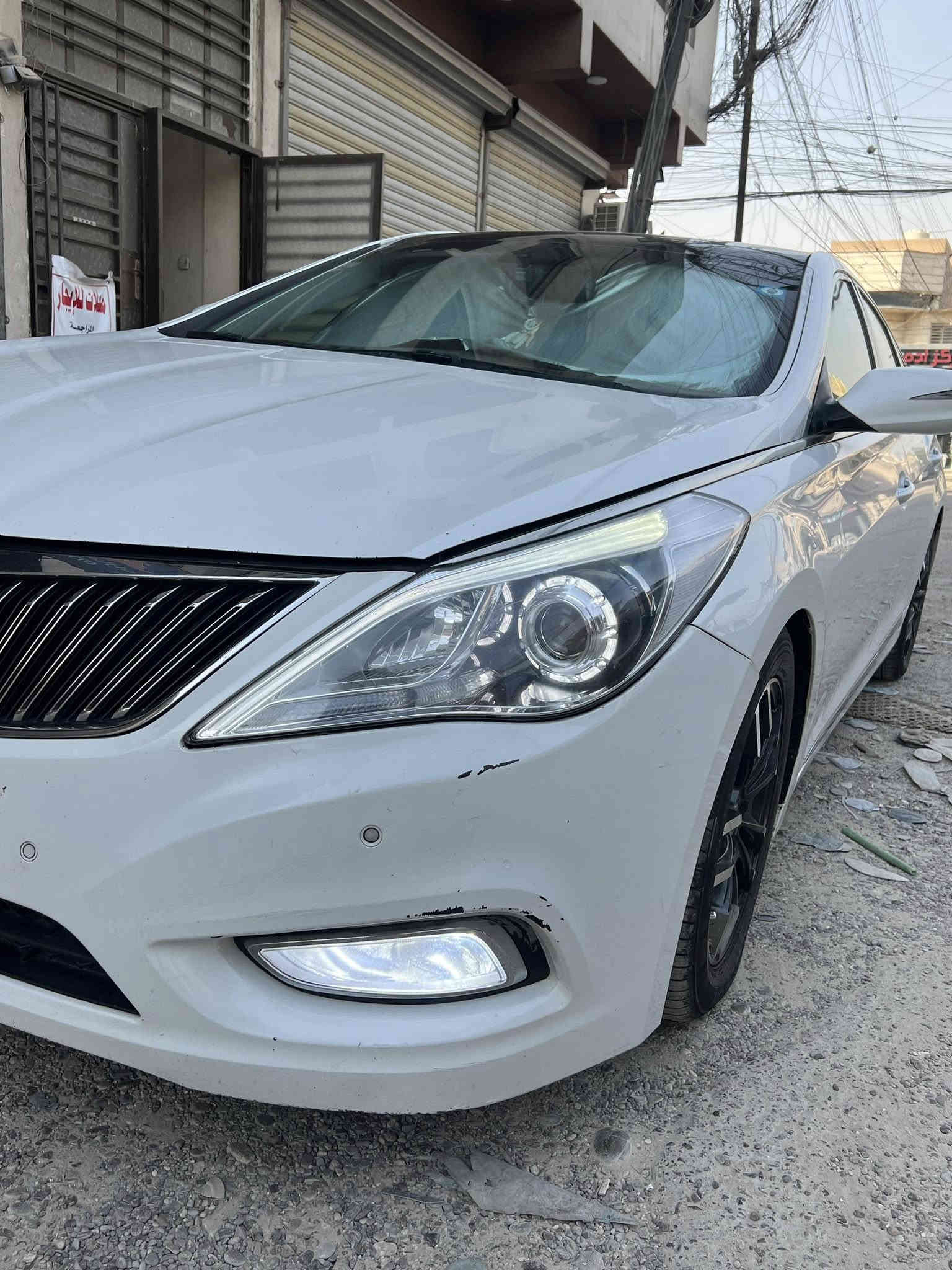 ازيرا موديل 2012
 رقم بغداد 
✅ فول مواصفات
✅. VIp
✅رقم الماني دولي 
✅ بصمة تشغبل 
✅تخم تاير جديد
✅ويل كب 17
✅محرك ٦ سلندر خليجي 
✅فول 1/1 خليجي 
✅اللون ابيض صدفي 
✅تبريد قطعتين منفصل 
✅بانوراما 3حركات 
✅ستيرن شكل رياضي sport 
✅ ثلاجه 
✅تحكم ستيرن 4 جهات 
✅جلد قرميدي اصلي تطريز 
✅كشنات كهرباء السايق والصدر
✅ تخزين 2وضعية ميموري كشن 
✅تدفئة وتبريد كشنات امامي
✅منضومة ذنون عالي
✅حساس امامي خلفي
✅كشنات جلد لون ماروني
✅لد امامي خلفي ليزر
✅لايت زينون ناصي عالي متحرك
✅ايرباك عدد 8
✅نظام ABS بريك
✅ مانع انزلاق
✅نظام AUTO HOLD نزول منحدرات
✅بصمات عدد 3 مع الصندوق 
✅بردات جانبيه خلفيه بلادي
✅سماعات عدد 10 
✅بردات خلفية اصلي كهرباء 
✅ ضوء ابيض داخلي 
✅مري كهرباء شفط قلابة مع ضوء إشارة 
✅الماسحات حساس تعمل عند الأمطار
✅حداديه جديده 
السياره بيهه باب خلف السائق مبدل  نفس اللون 
والباقي كفاله 
وسونار مرفق بلمنشور 
🛑 السعر132 
المكان / ديوانية - حي الجامعه
***********
