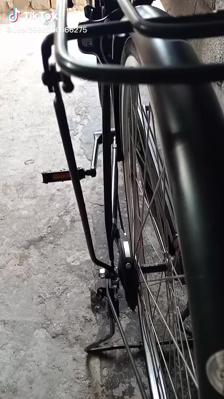السلام عليكم بايسكل معروض للبيع بايسكل نظيف ايام قليله منزله من الرامبو الحجم 27 الاتصال على الواتساب 
***********
